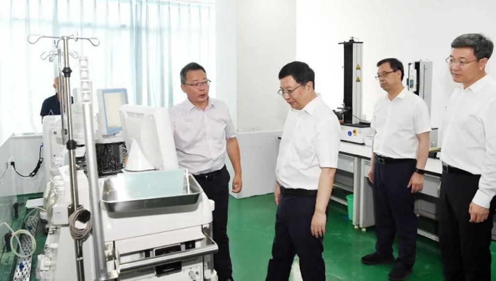 重慶市委副書記、市長胡衡華蒞臨山外山公司調研