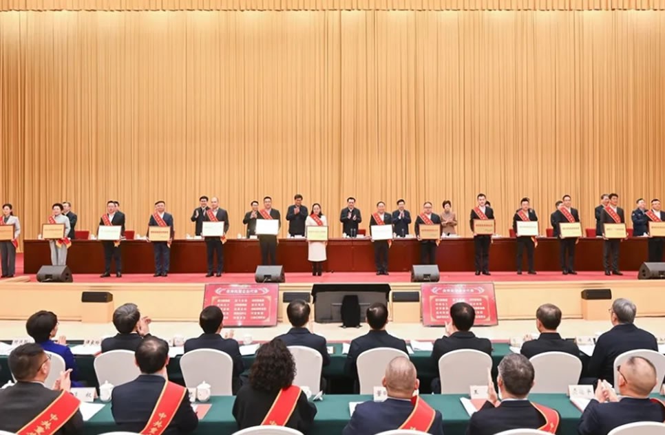 喜報(bào) | 山外山榮獲“重慶市優(yōu)秀民營企業(yè)”稱號(hào)！